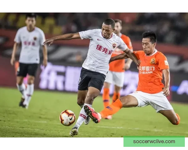 英甲莱顿东方主帅怒斥球员辜负一年执教生涯称保级之路惊险万分